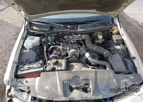 2000 Lincoln Town Car Executive из США, поврежденный, VIN 1LNHM81W7YY928809